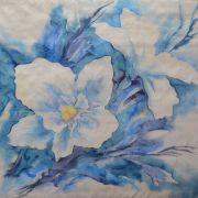 biały kwiat w niebieskim - habotai5 - chusta jedwabna ręcznie malowana